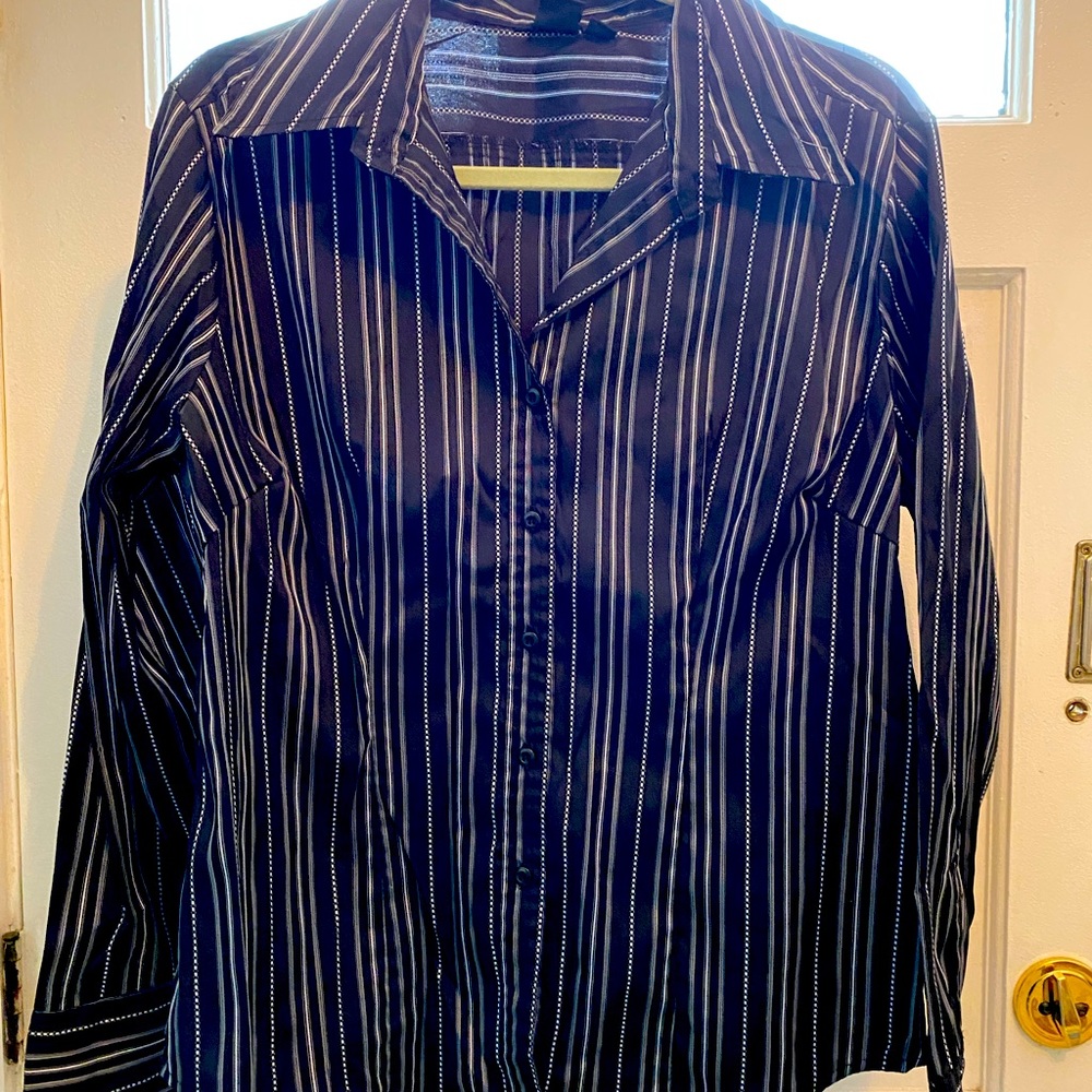 Career long sleeve blouse - great to wear to work or meetings.